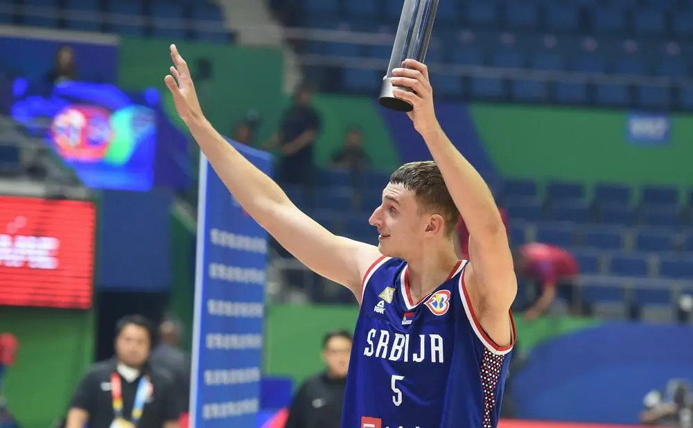 Nikola Jovic with two hands for safety 🔒 #FIBAWC x #WinForSrbija